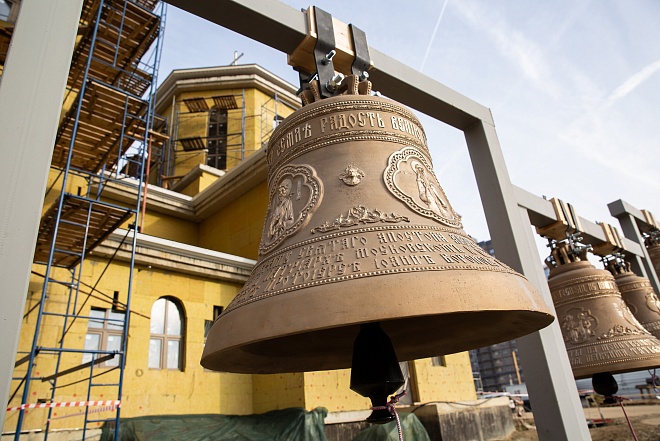 В храме в честь святого Андрея Первозванного освятили и установили колокола